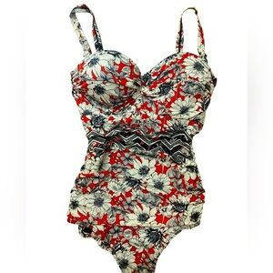Togs Swimsuit - 8 black red white   Ruched , polyester spandex